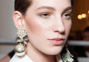 Cuidado con los sérums para pestañas y cejas: la UE prohíbe opciones que aceleren el crecimiento